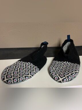 Cozy Black Knitted Bombas Slipper Socks with Patterned Toe